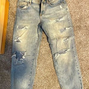 little warn. very comfy! size 6